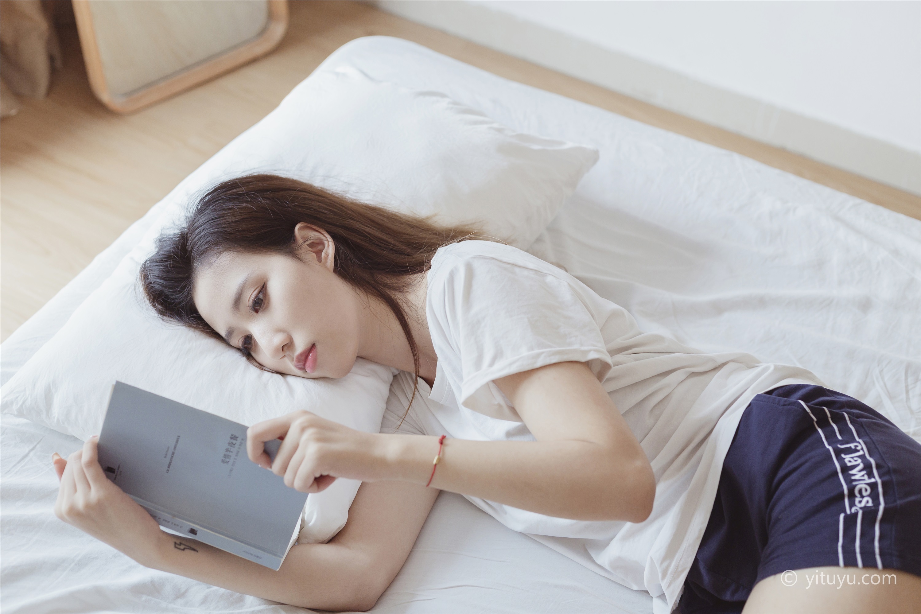 YITUYU艺图语  2021.07.07 独自醒来 Jenny